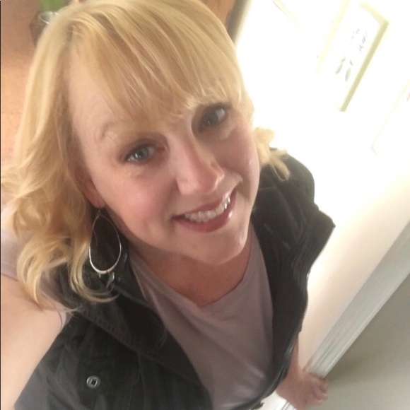 Meet your Posher, Dawn - Picture 2 of 4